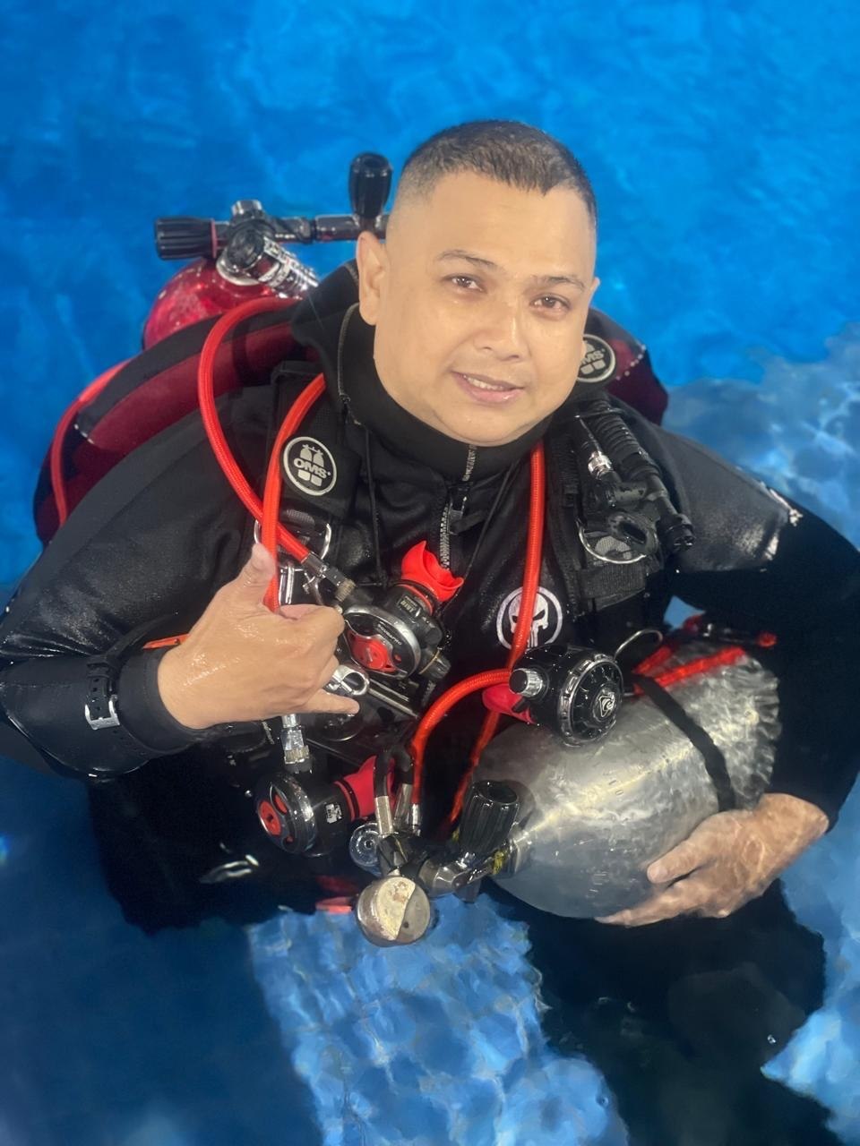 Ebram Harimurti scuba training